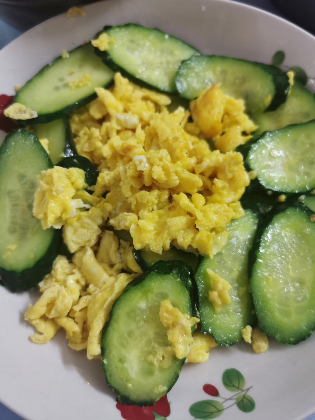 五分钟下饭菜黄瓜火腿炒鸡蛋