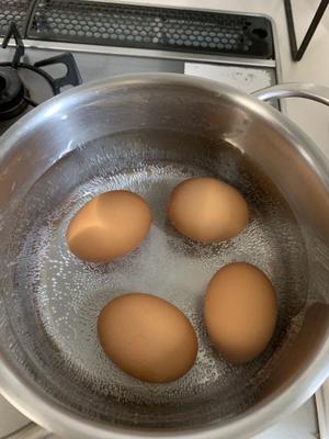 电饭煲之鸡翅白萝卜鸡蛋煮的做法 步骤1