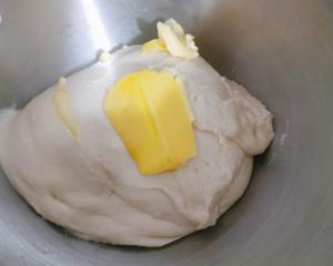 巨好吃‼️咸蛋黄奶酥吐司-无法拒绝的碳水的做法 步骤2