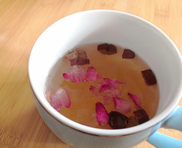 10分钟搞定玫瑰红枣银耳羹(焖烧杯)♬的做法