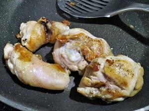 🔥在家也能做的经典法国菜:红酒炖鸡的做法 步骤4