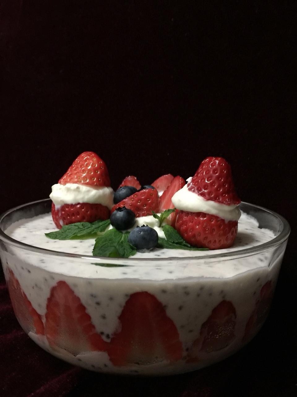 6寸红龙果慕斯蛋糕