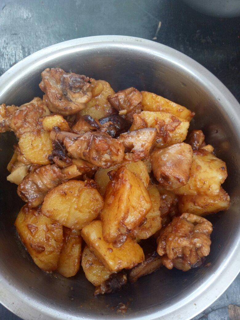 土豆焖鸡腿