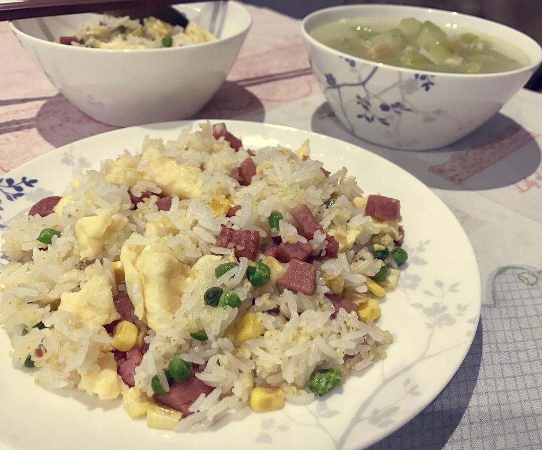 黄瓜鸡蛋火腿肠炒饭