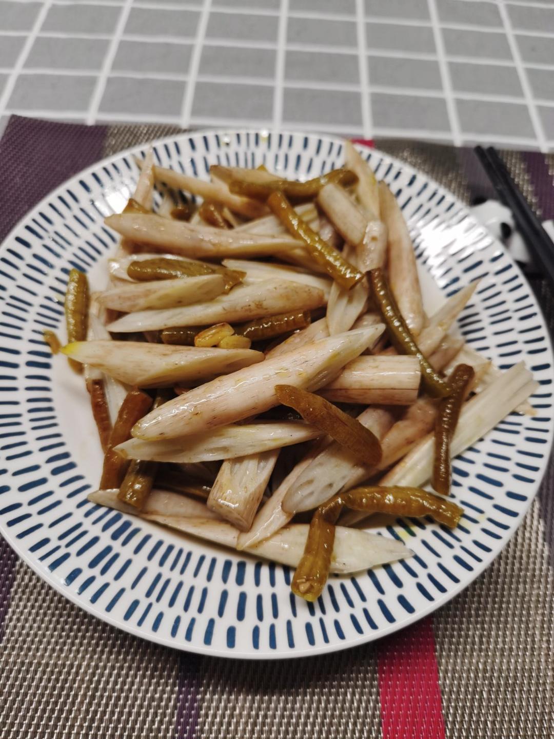 酸辣藕尖 开胃的清炒脆爽藕带