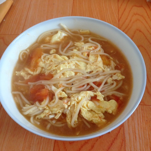 西红柿鸡蛋热汤面