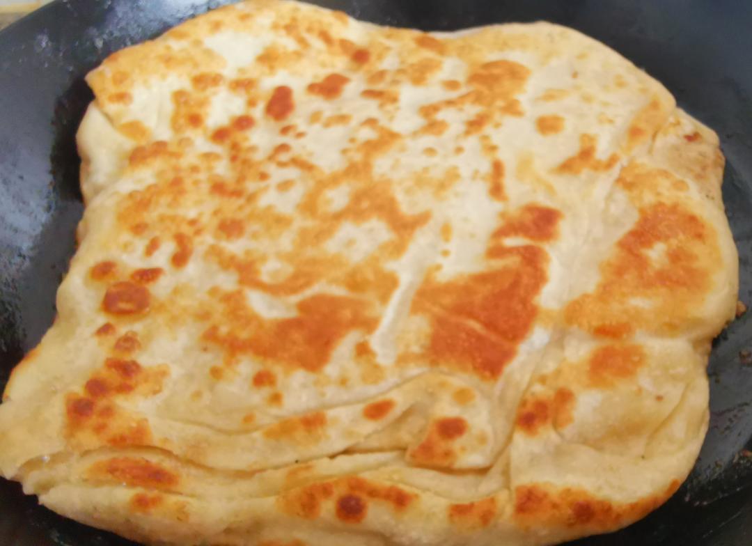 烙饼不硬的小窍门 掌握了你也能看出柔软多层凉了不硬的小油饼