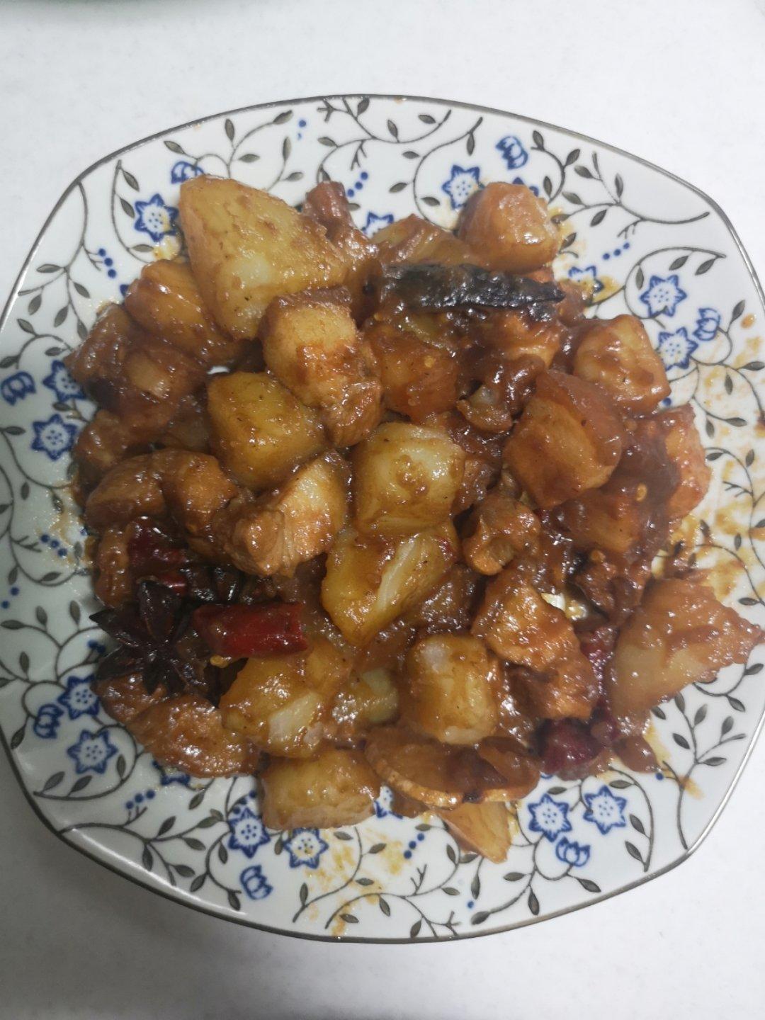 红烧肉炖土豆
