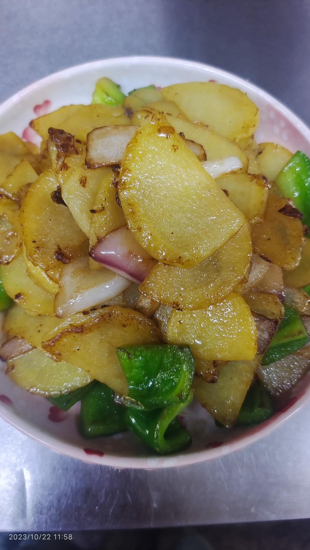 今日菜谱：土豆炒洋葱