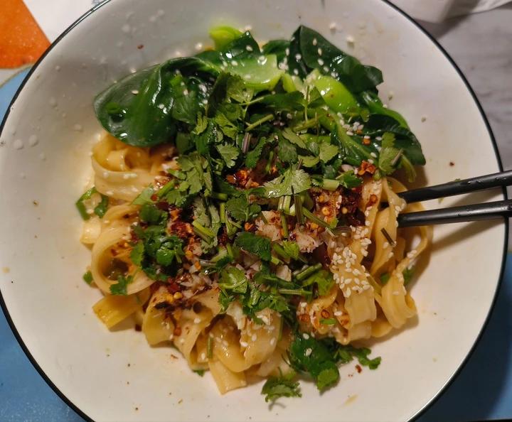 十分钟就能吃上的超简单油泼面