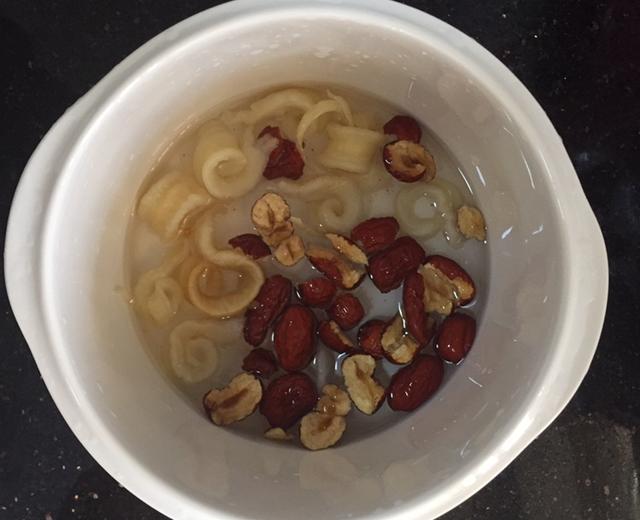 牛奶炖花胶的做法