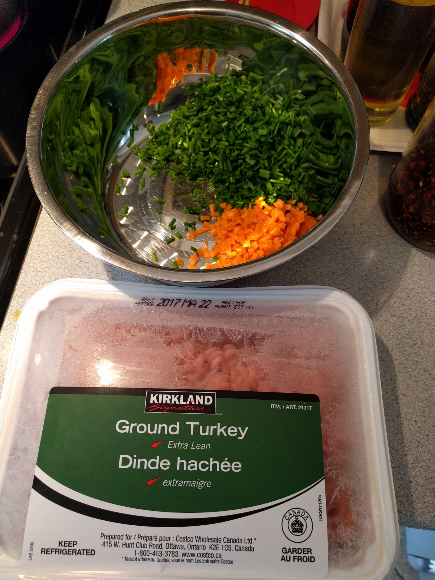火鸡肉丸子菠菜汤的做法 步骤1
