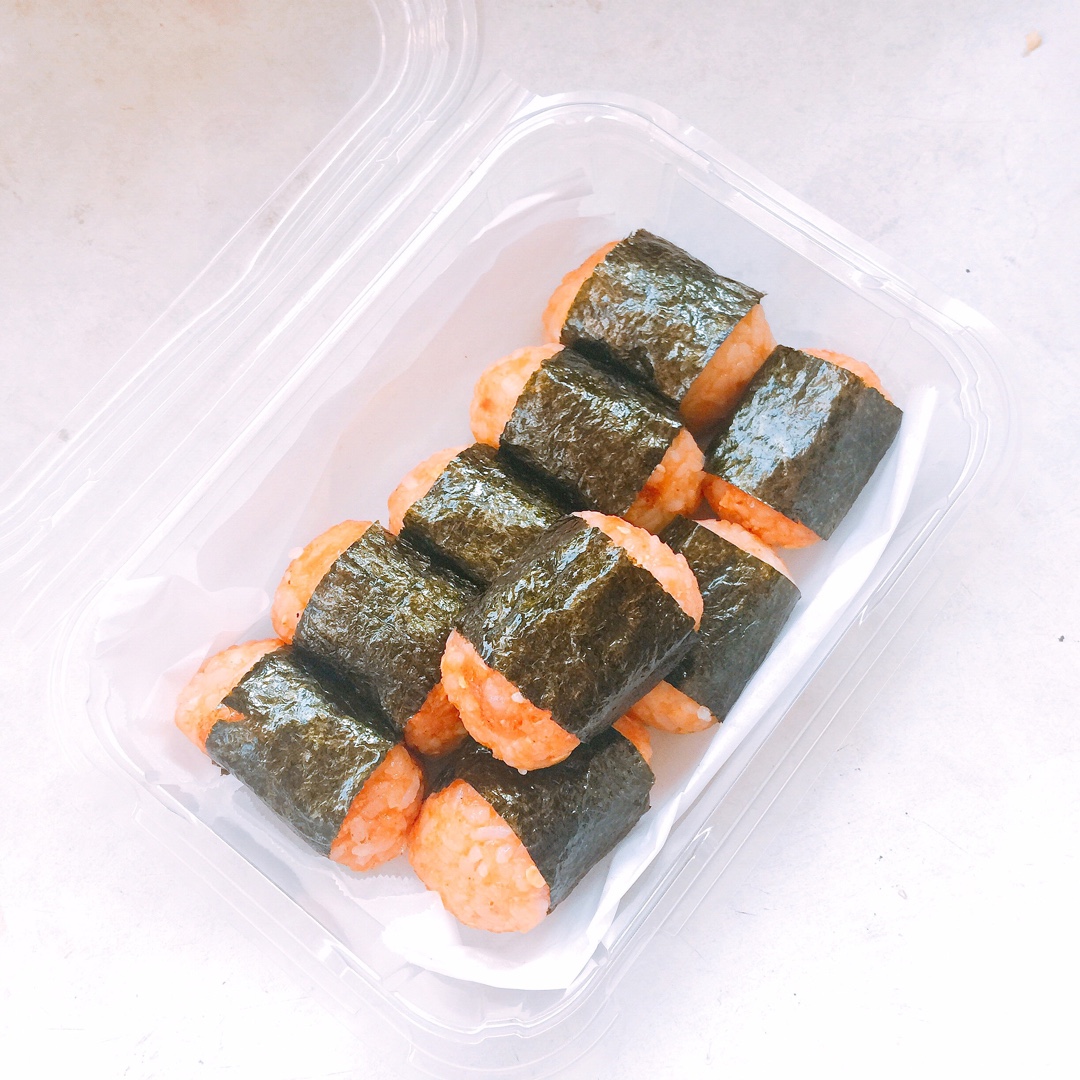 /芝士肉松燕麦🍙/
【材料】
糯米 芝士 肉松 燕麦 番茄酱