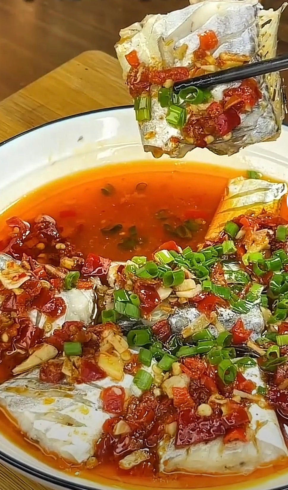 鲜嫩美味的剁椒蒸带鱼|挑逗你挑剔的味蕾