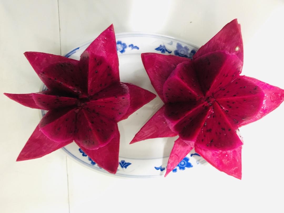 哲宝欣欣向荣做的火龙果花式切法