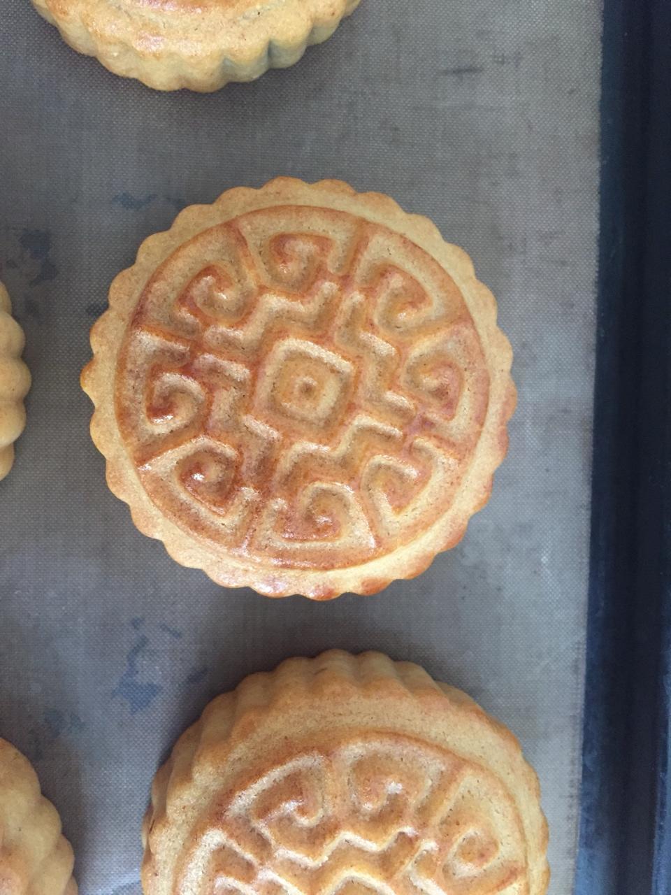广式月饼—蛋黄莲蓉月饼