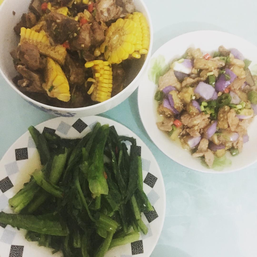 玉米烧排骨
