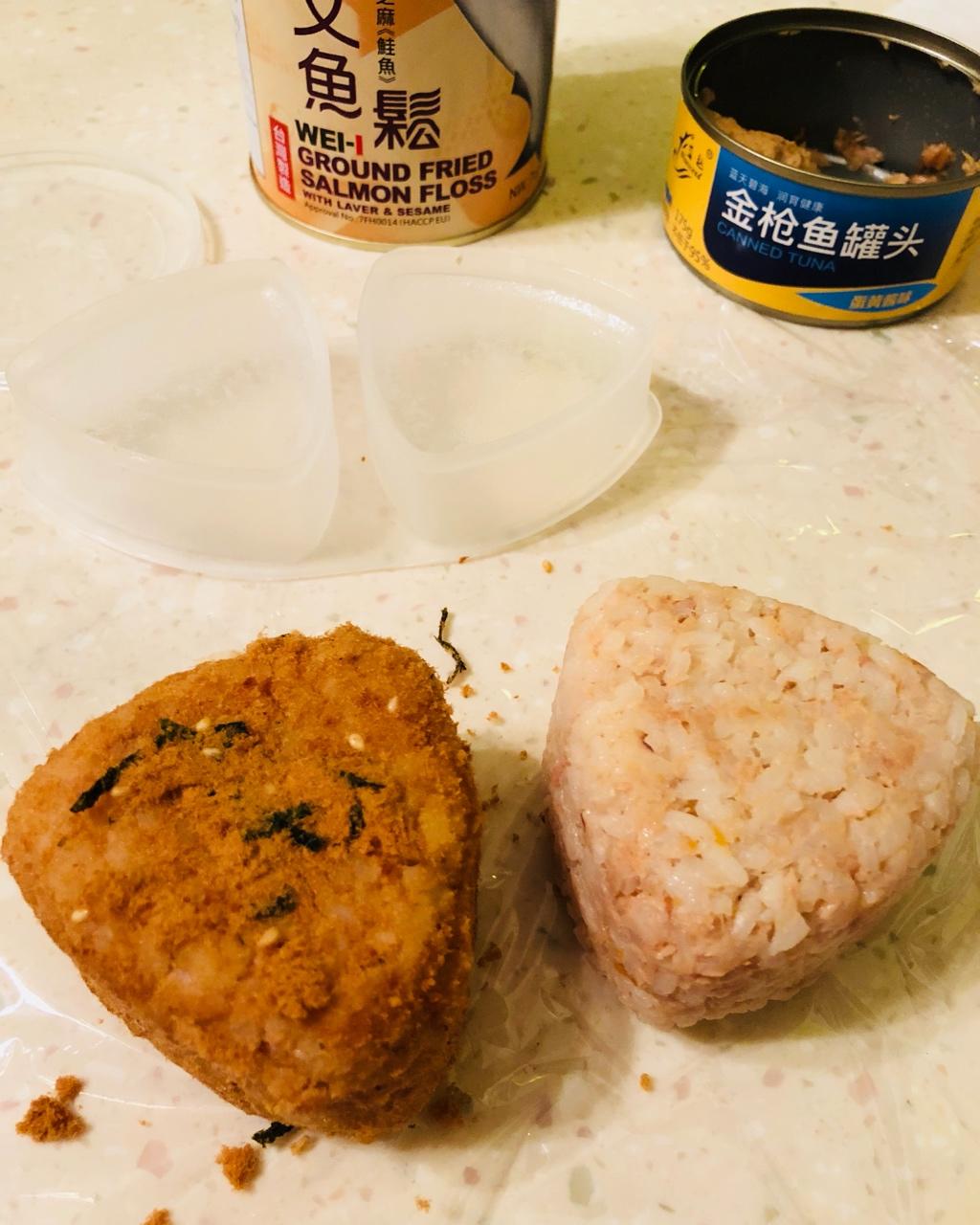 金枪鱼芝麻手捏饭团