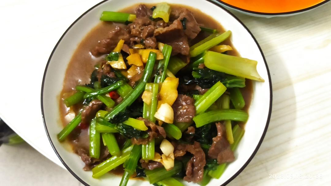 牛肉炒芹菜(不老不柴嫩滑多汁)