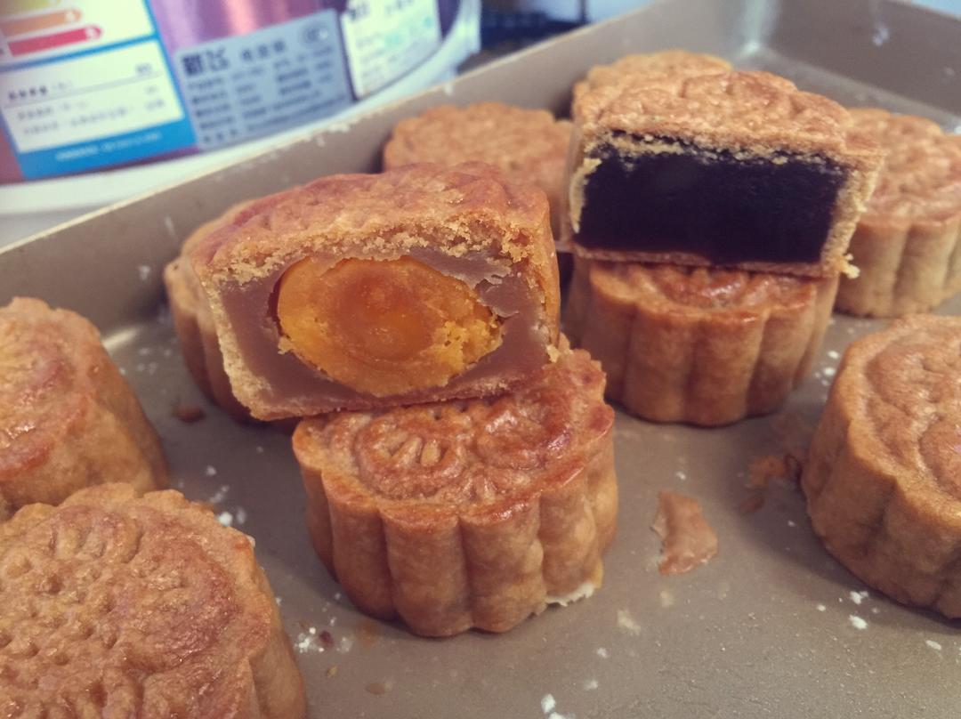 广式月饼—蛋黄莲蓉月饼