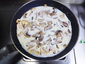 奶油蘑菇浓汤的做法 步骤4