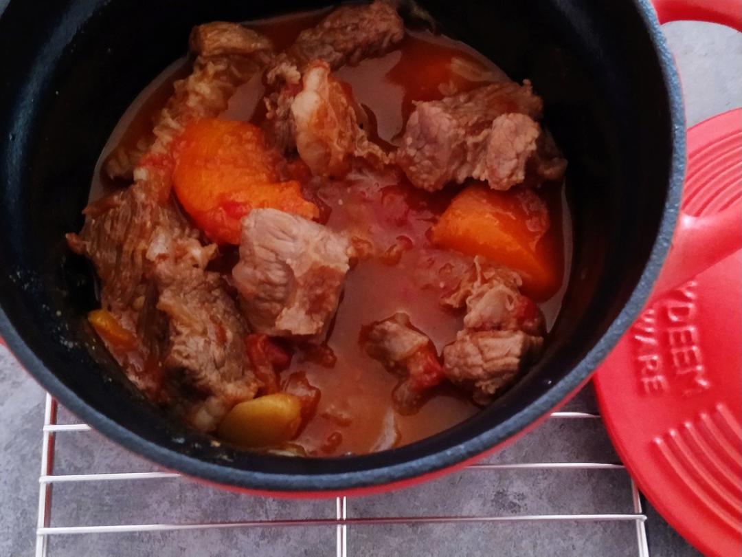 胡萝卜炖牛肋条【5-6月北鼎珐琅锅食谱】