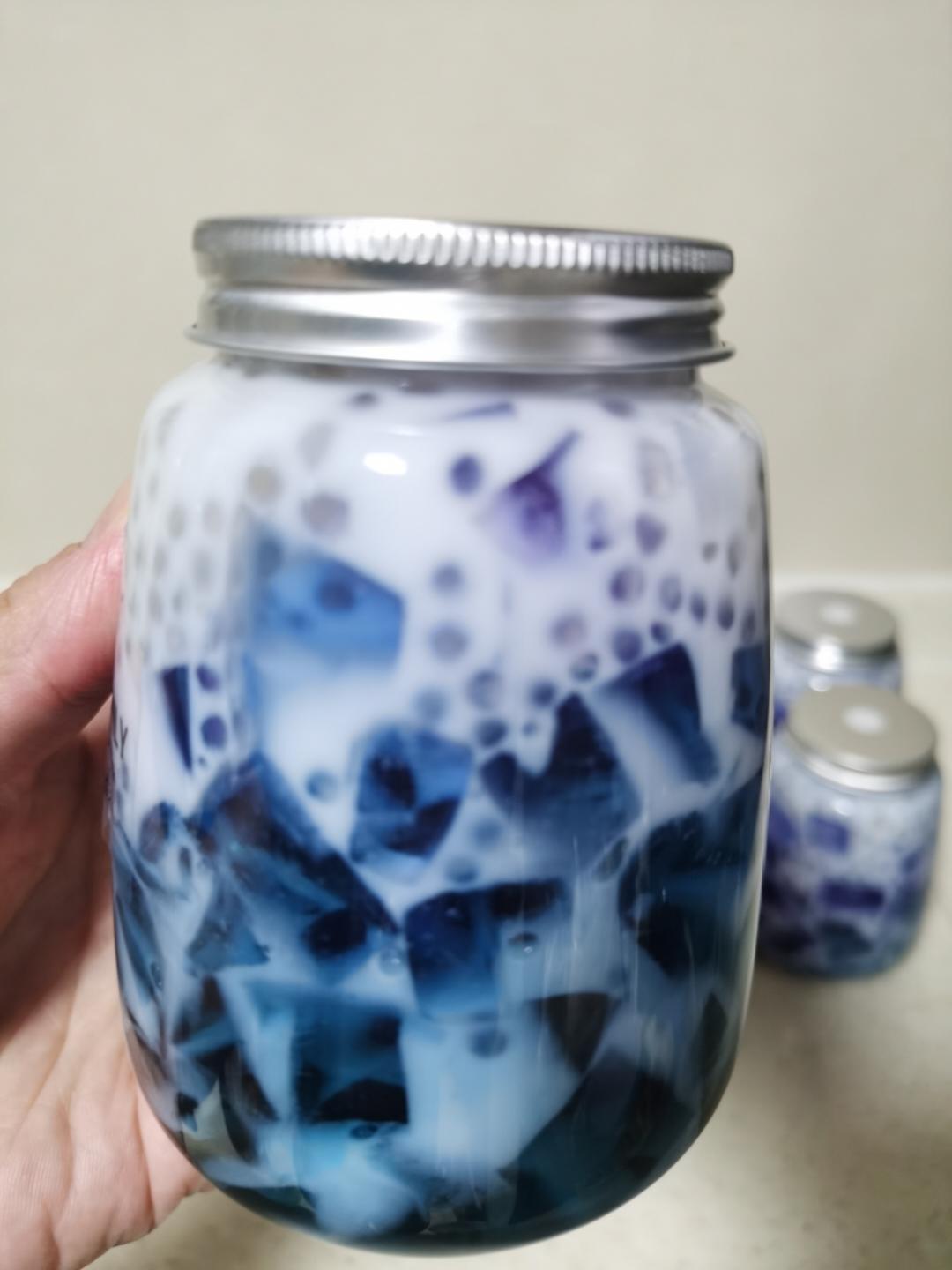 星空果冻撞奶，果冻做少了，没那么好看