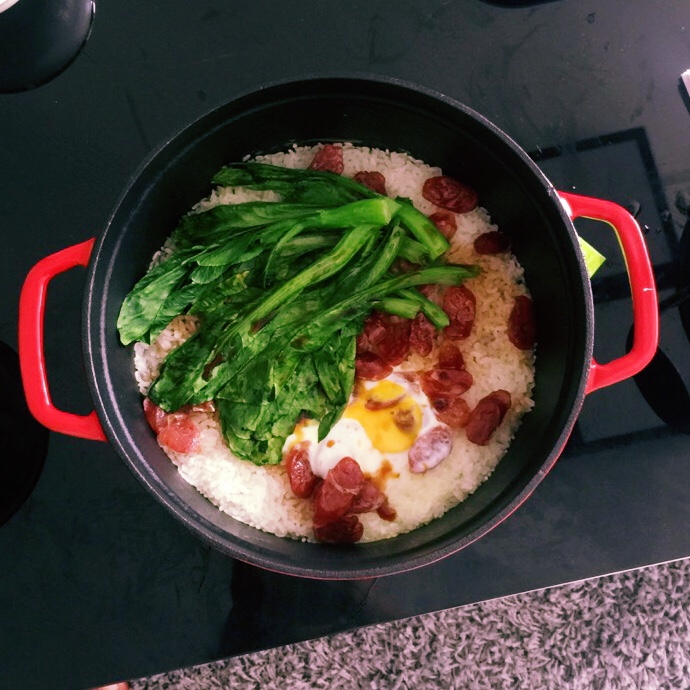 广式腊味煲仔饭