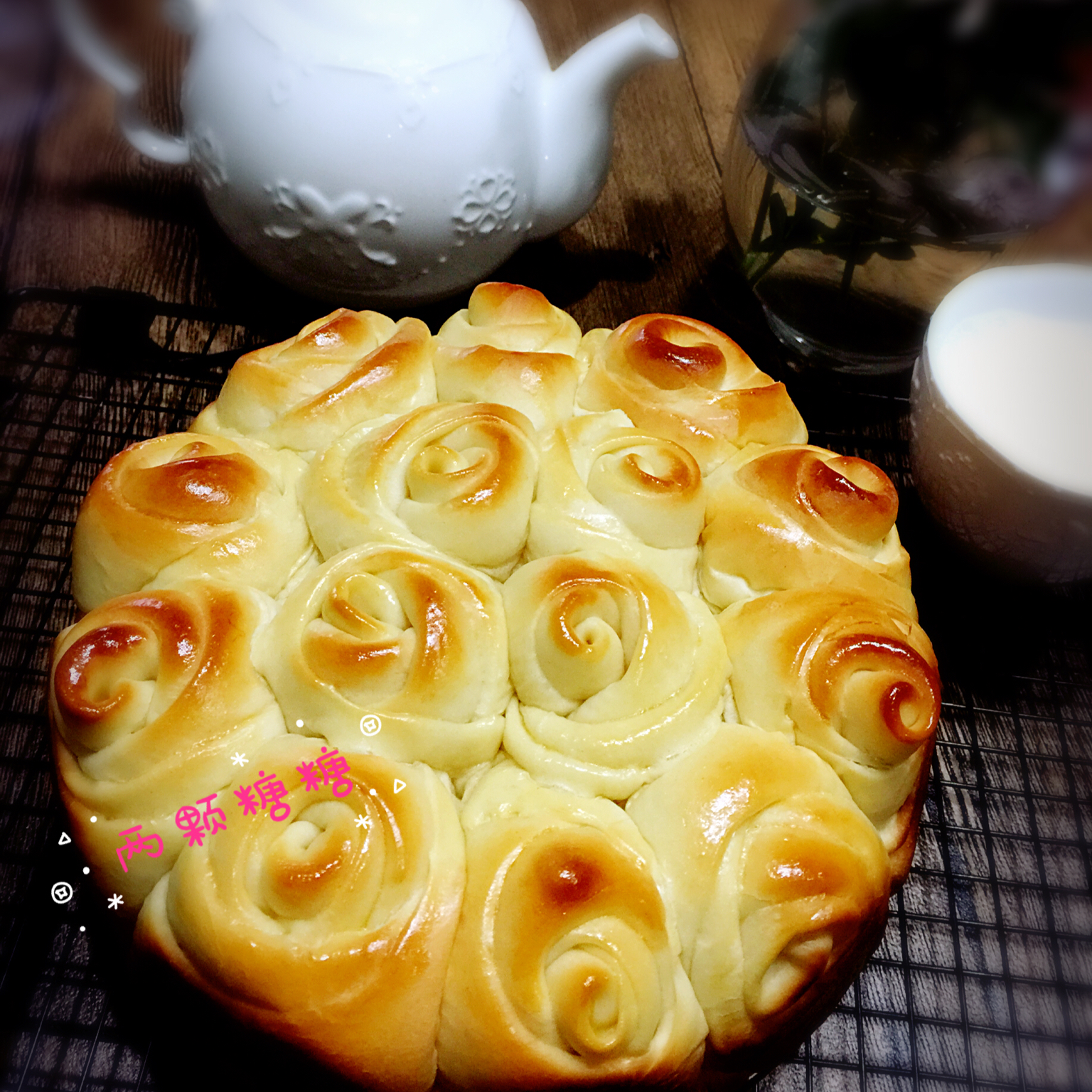 貌美和味美的玫瑰花卷面包