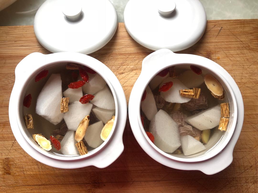 健康隔水炖：牛肉炖白萝卜，补气健脾，简单方便，沙县小吃的味道。