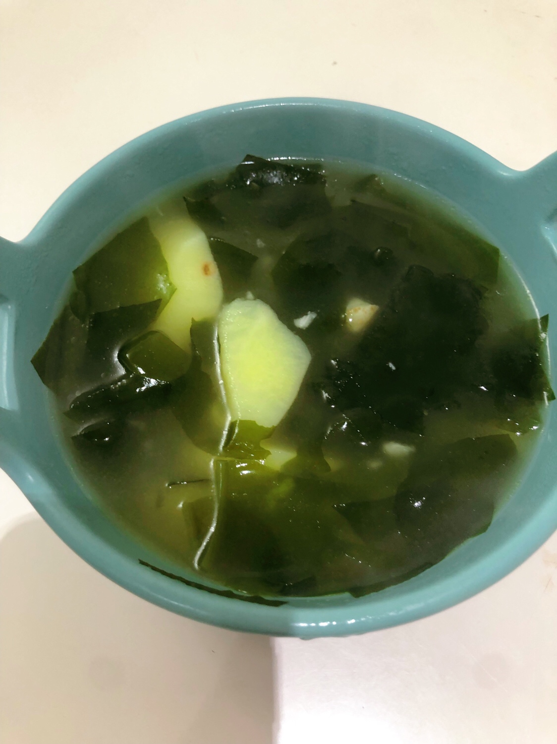 适合夏天喝的汤，清爽解腻的裙带菜土豆汤的做法