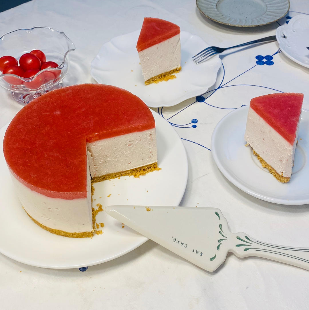 「草莓狂热爱好者」无蛋无烤箱版新手友好草莓芝士慕斯蛋糕