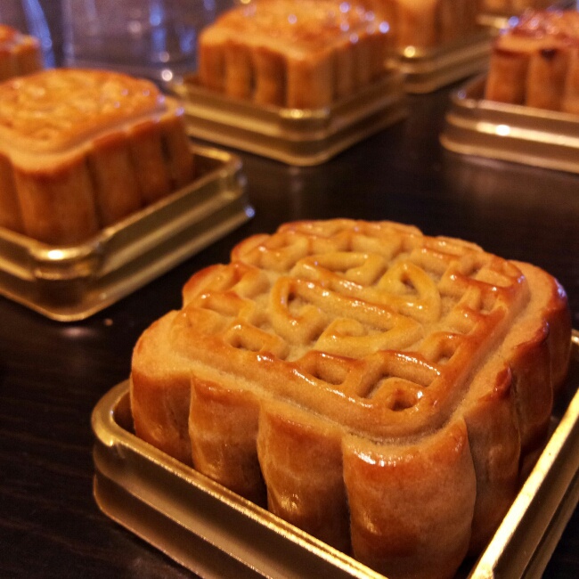 广式月饼——蛋黄莲蓉月饼