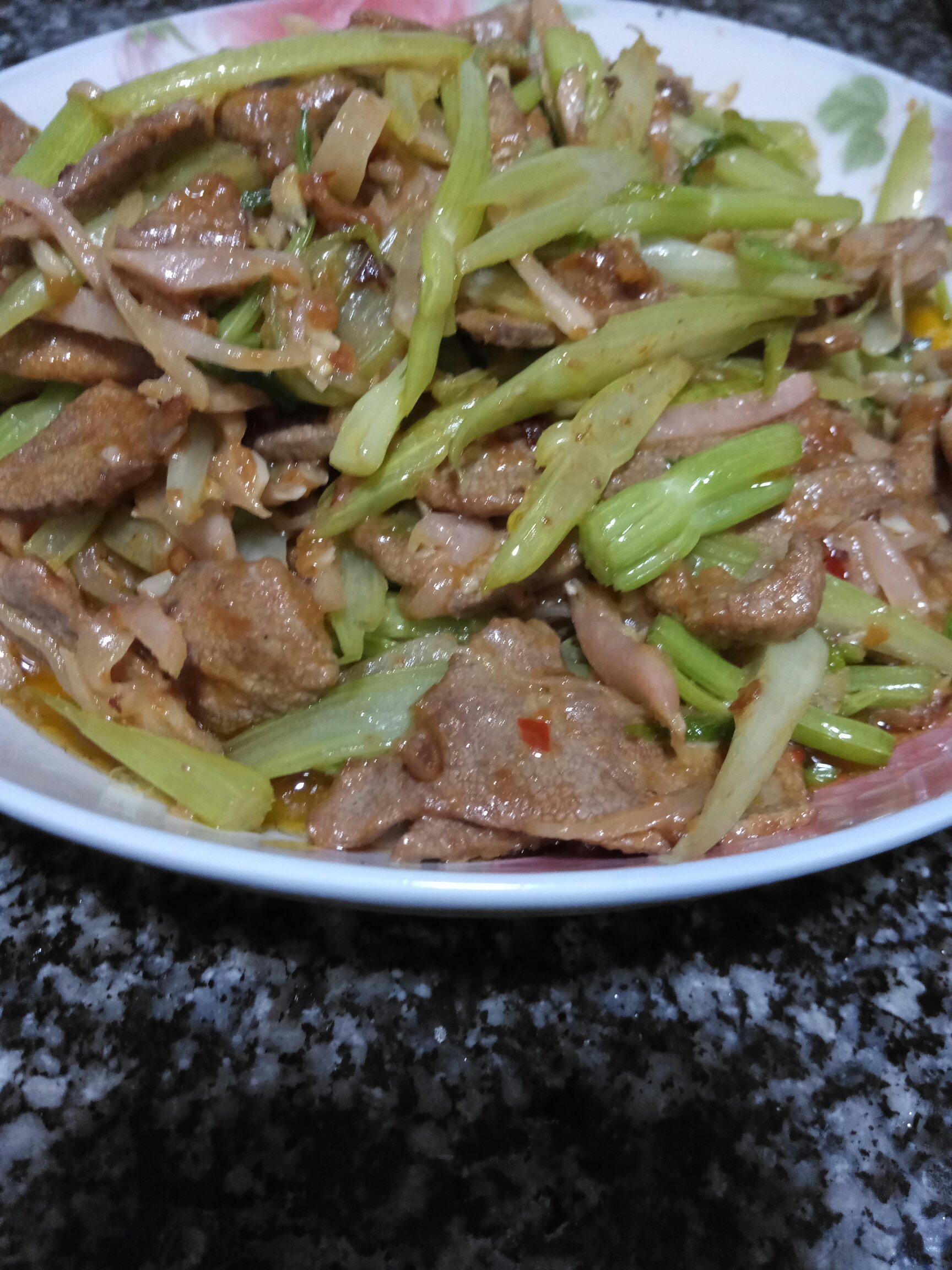 芹菜炒猪肝