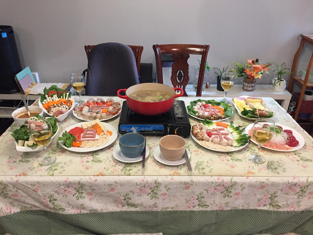 热火朝天的火锅年夜饭