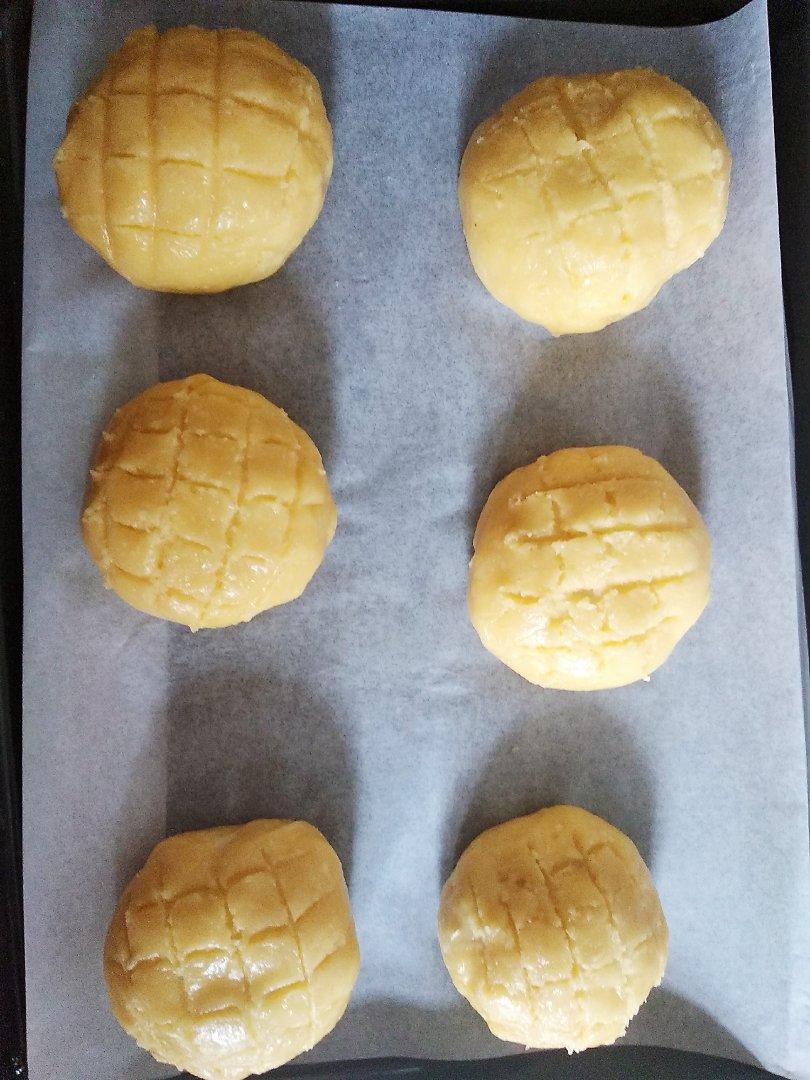 好吃到炸裂的港式菠萝包（附带制作酥皮的小视频）