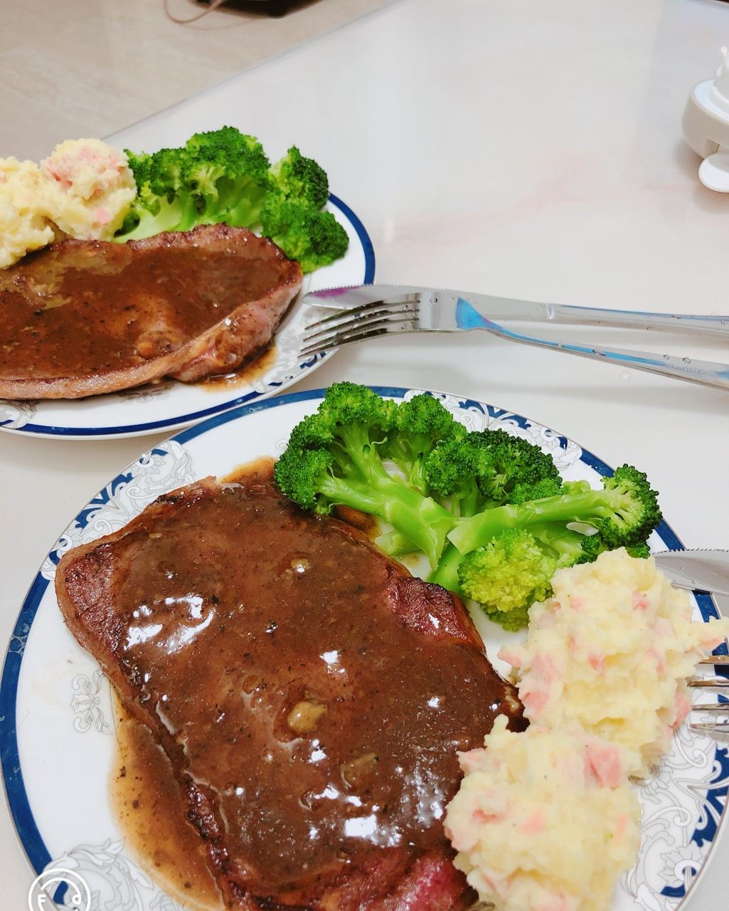 黑椒牛排（配土豆/鸡蛋，意面/蔬菜）