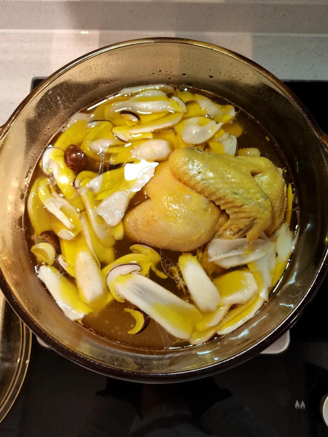 鲜松茸土鸡汤