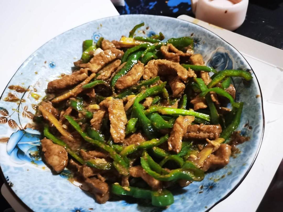 webotu做的经典的家常菜青椒炒肉丝简单的食材也能做出如此美味