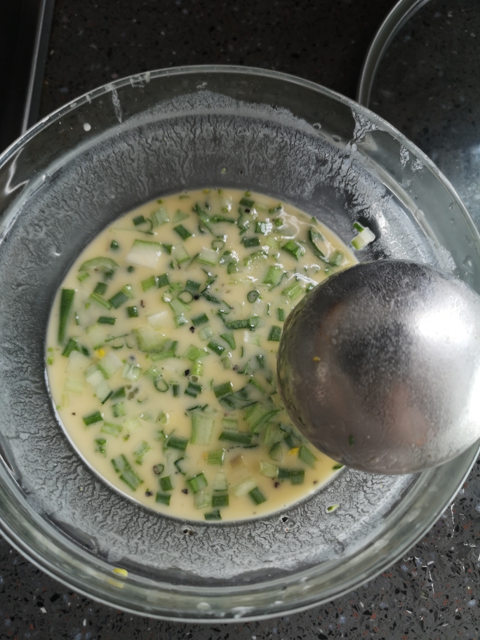 蔬菜鸡蛋饼（可煎六小个）的做法 步骤1