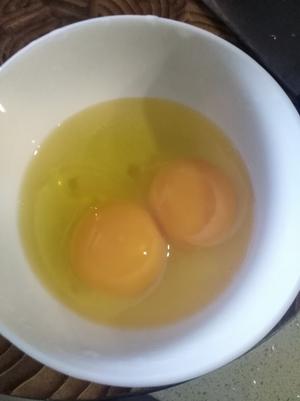 洋葱炒鸡蛋的做法 步骤3