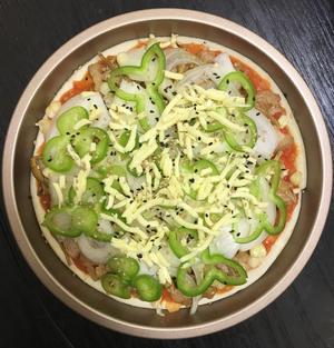 自创的花肉蔬菜披萨的做法 步骤7