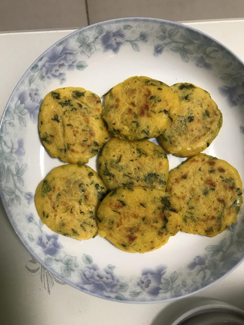 小猫田田做的玉米面菜饼子(贴饼子)玉米面菜饼子(贴饼子)面首页登录