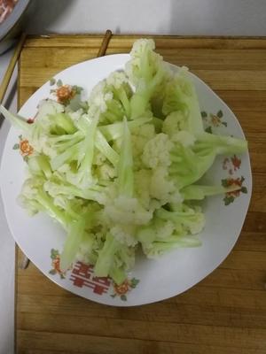 无肉干煸花菜的做法 步骤2