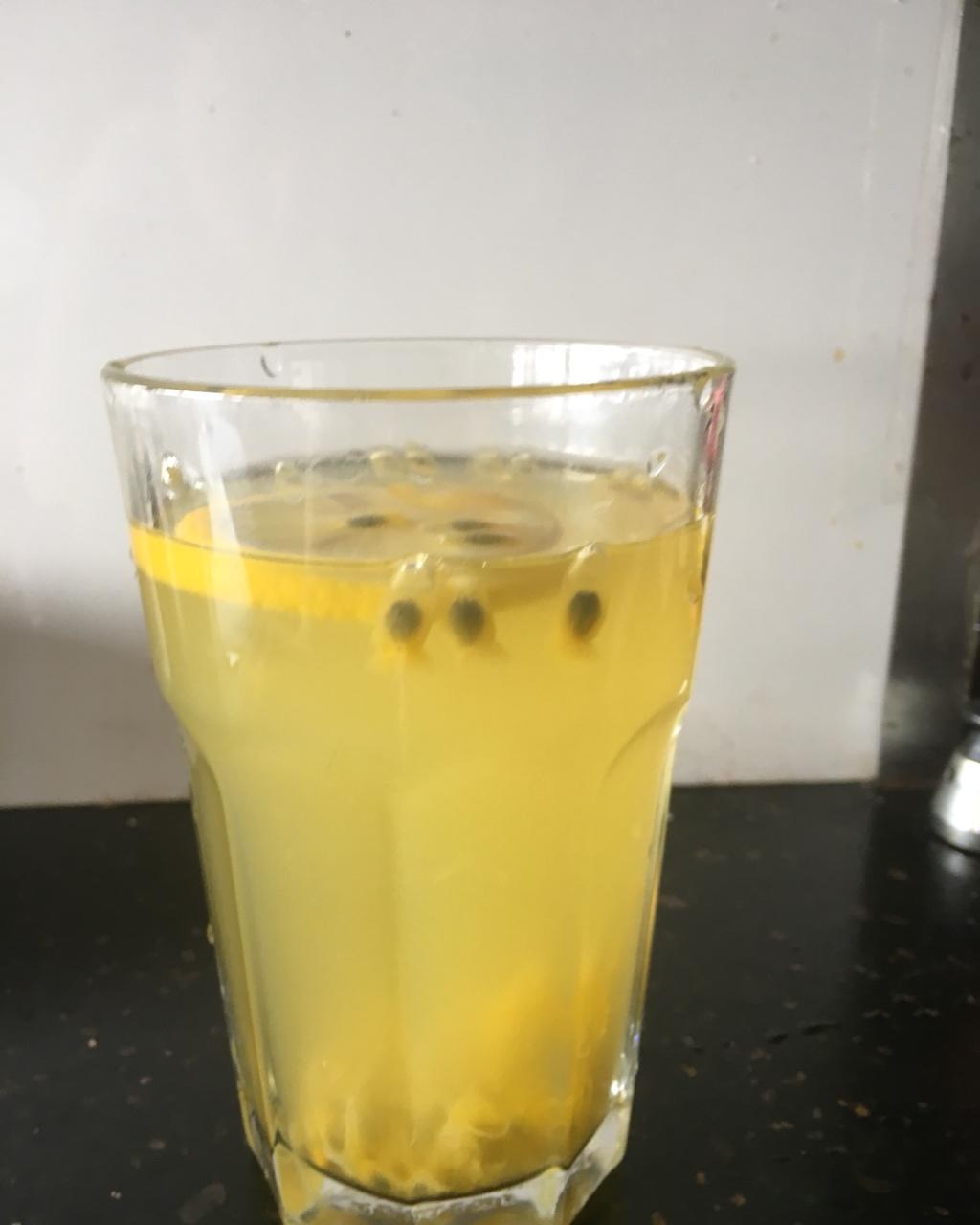 百香果的朴素吃法（百香果汁）