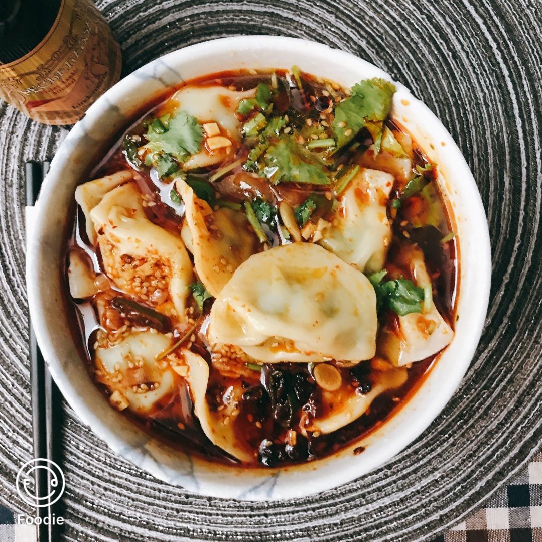 省时又便捷，没人能抗拒这碗酸汤水饺！🥟