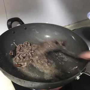 酸辣椒炒牛肉的做法 步骤2