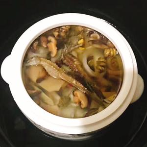 😋鳗鱼胶海马石斛鸡汤的做法 步骤8
