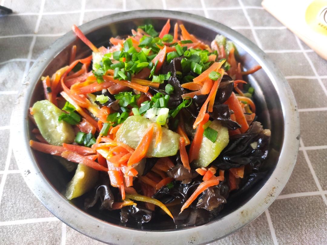 胡萝卜炒木耳