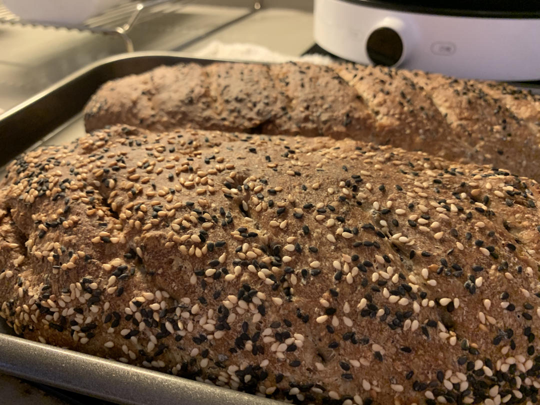 无糖无油法式芝麻面包丨表皮香脆，内芯柔润